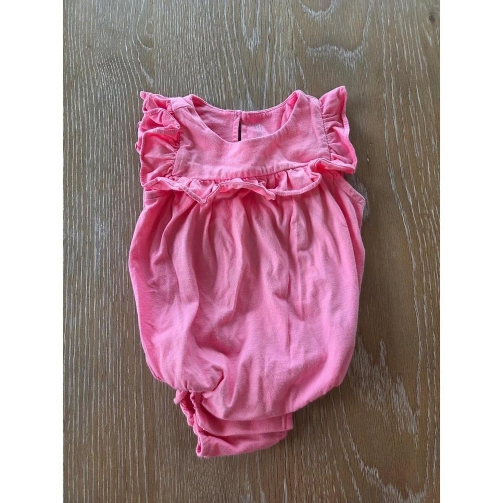 Baby gap romper 6-12‎ mos